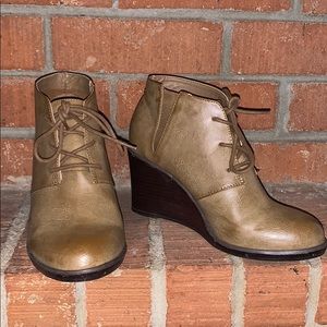 Wedge shoestring bootie [Extra Wide]